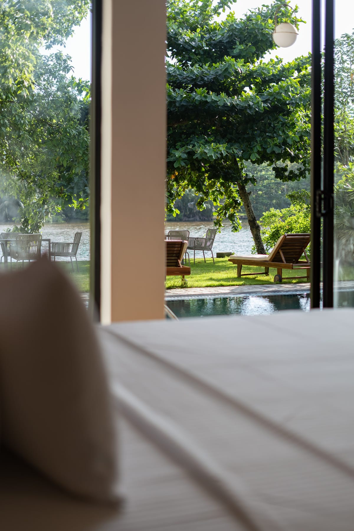 Waking up facing the garden and pool